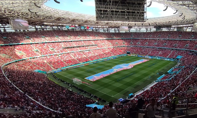 孔萨：凯恩给球队设立标准，那自然而然会激励我们