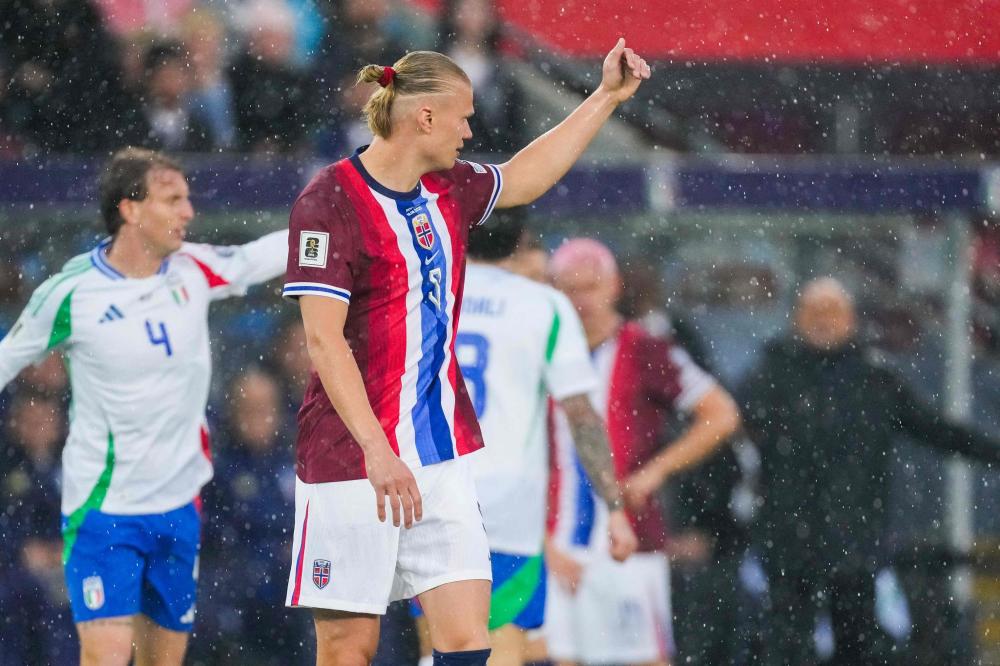 澳超半场：科斯格罗夫梅开二度，奥克兰FC2-1惠灵顿凤凰