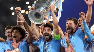 詹姆斯高空接力扣篮，点燃全场